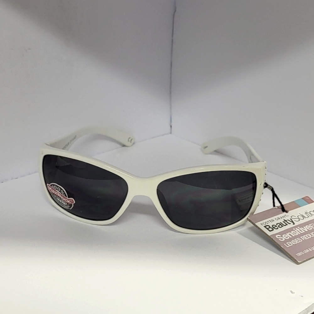 Foster Grant Beauty Solutions sun glasses